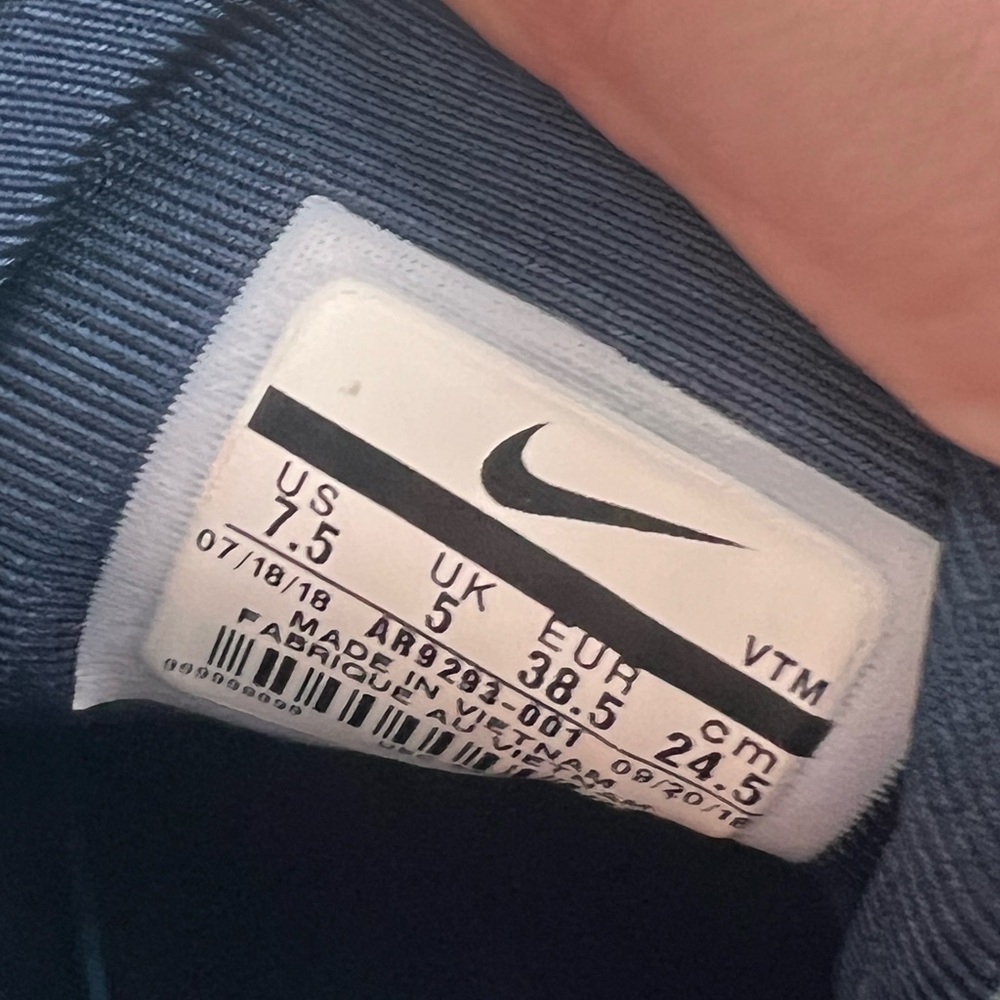 Nike Air Max 720 🏃‍♀️ - Picture 7 of 8